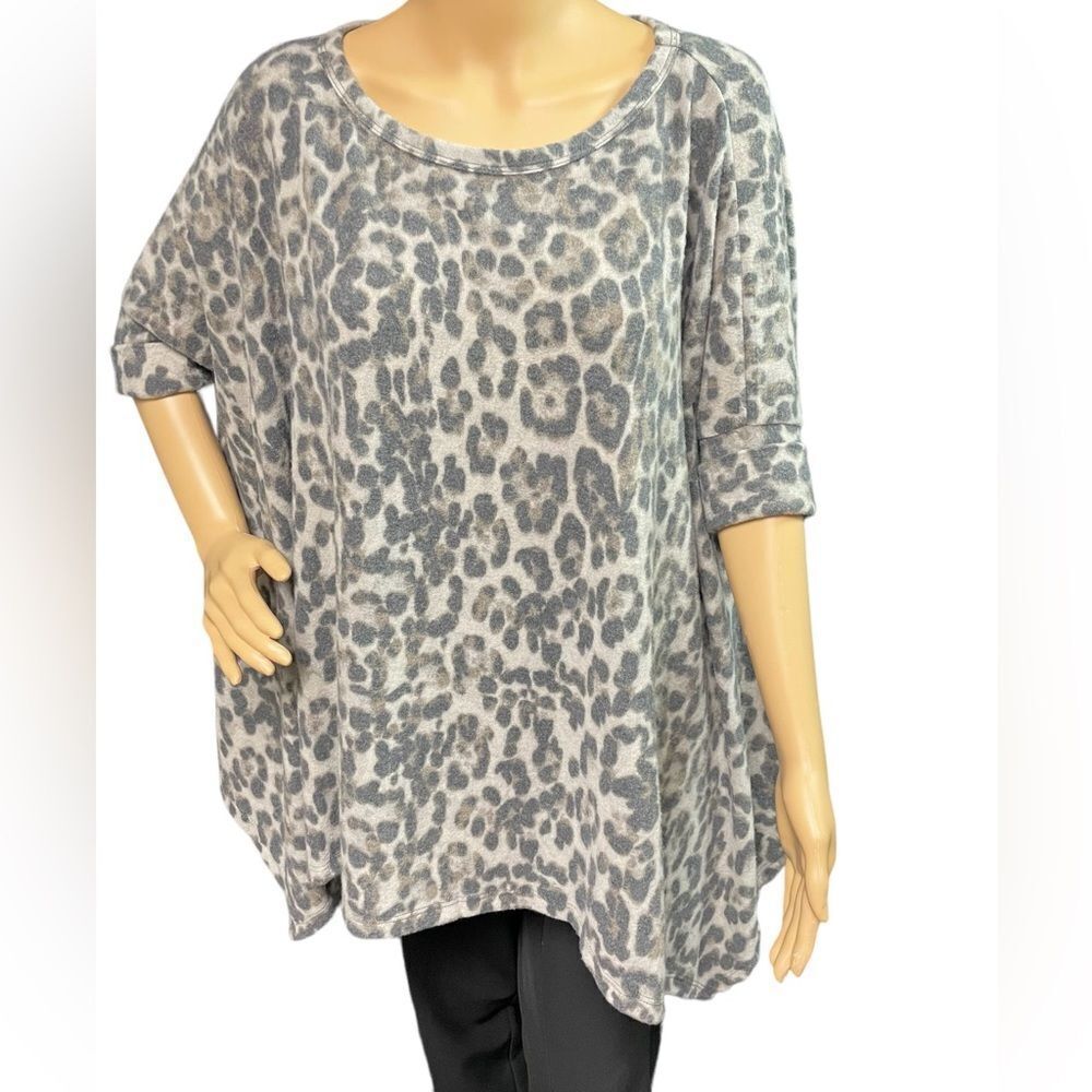 Oddy Gray Leopard Print Oversized Tunic Top Women’s Size S/M